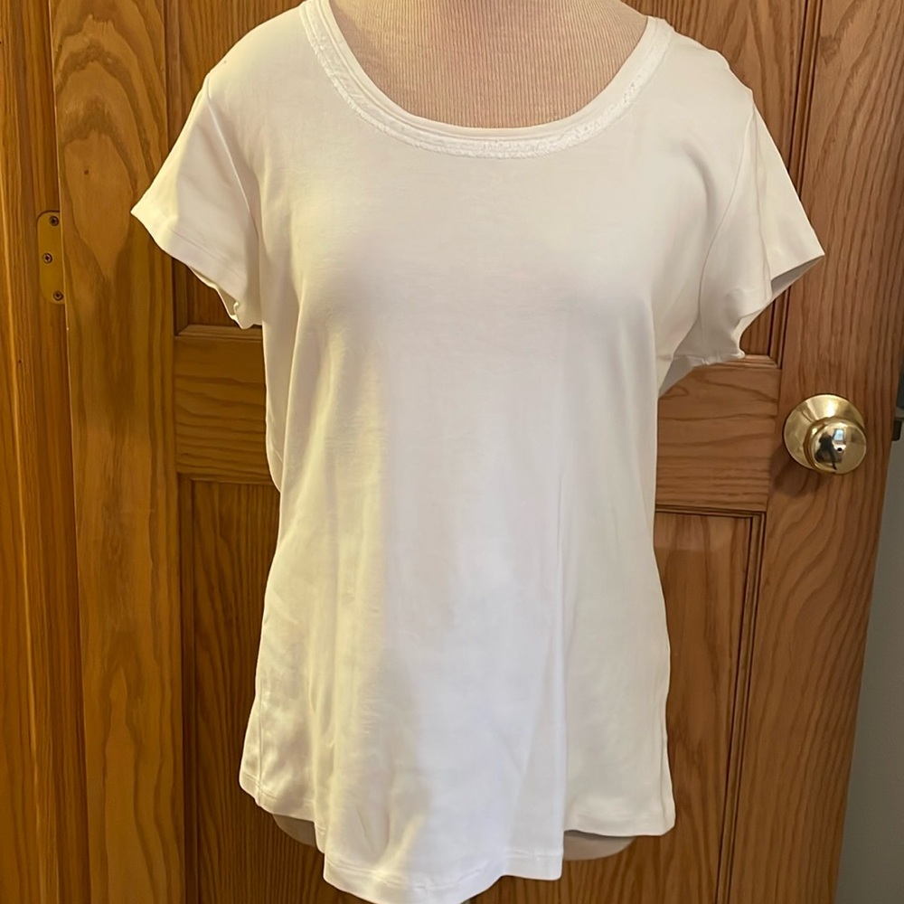 Naturals of Coldwater Creek White short sleeve scoop neck shirt